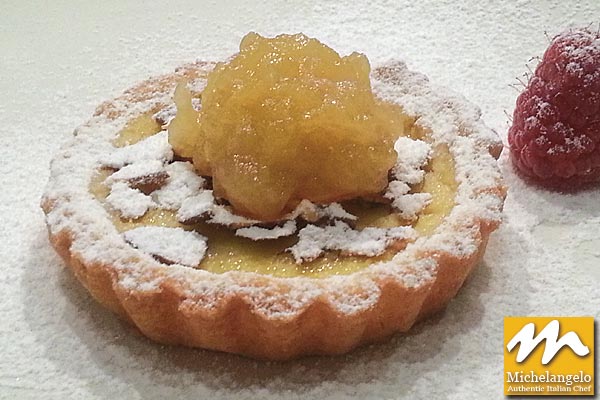 Mini Tart with Apple Compote