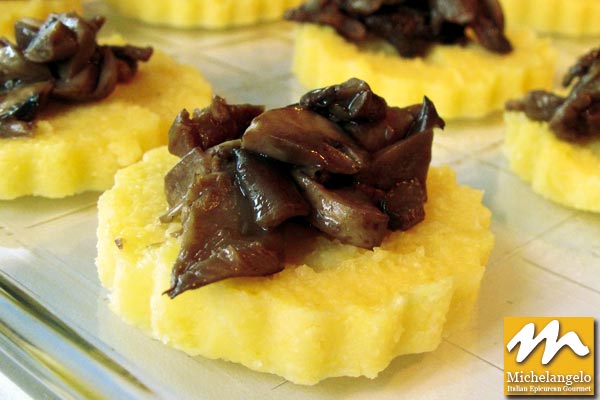 Polenta Crostini with Mushrooms