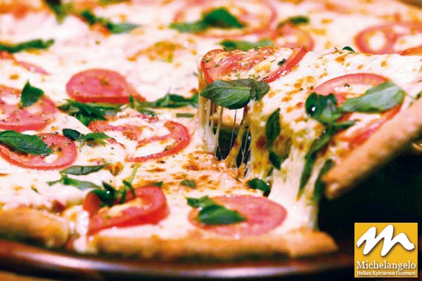 Pizza margherita with Fresh Tomatoes
